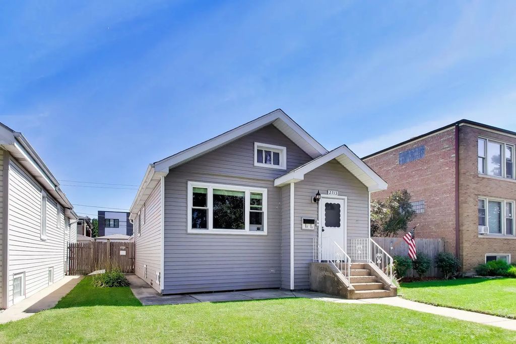 2713 N 75th Avenue, Elmwood Park