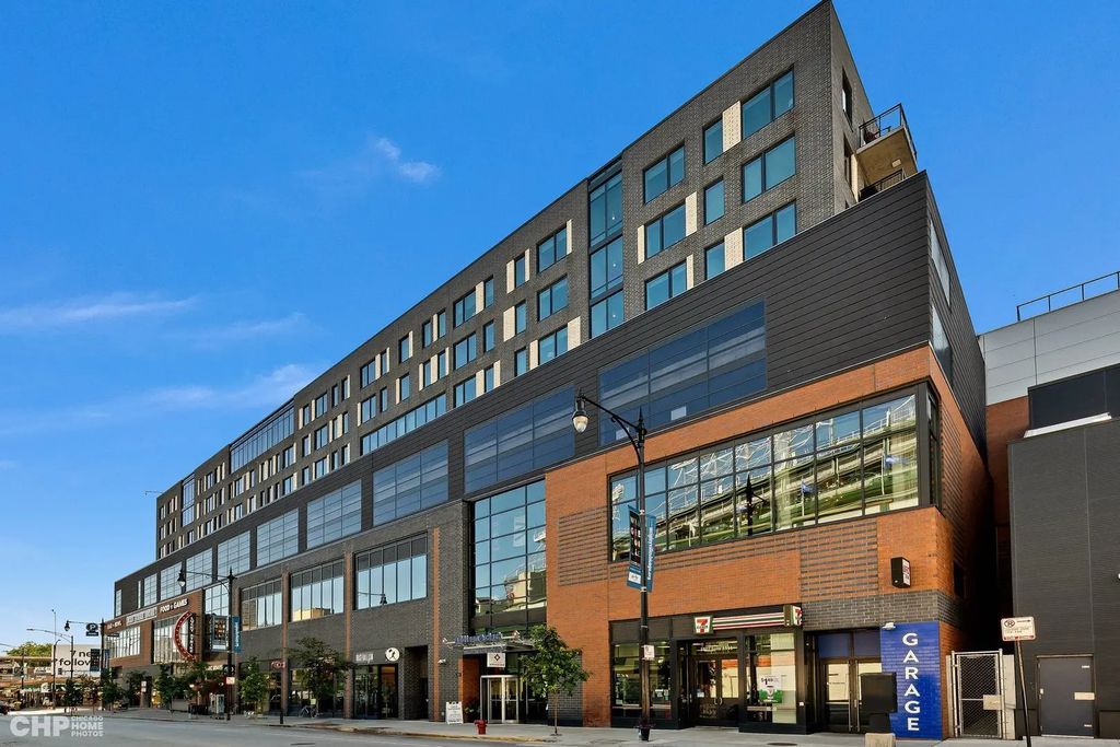 1025 W Addison Street 825, Chicago, 60613