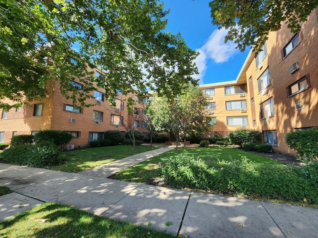 2704 W Lunt Avenue 203, Chicago