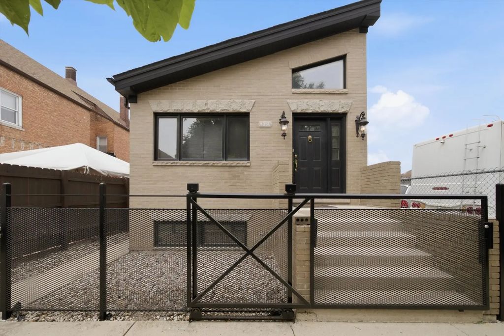 4550 S Mcdowell Avenue, Chicago