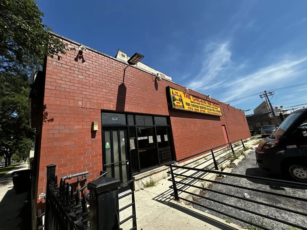 3851 S Michigan Avenue, Chicago, 60653
