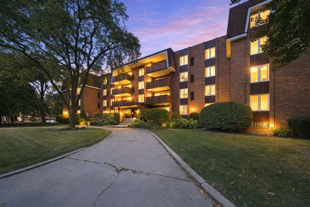 120 S Spruce Avenue 307, Wood Dale, 60191