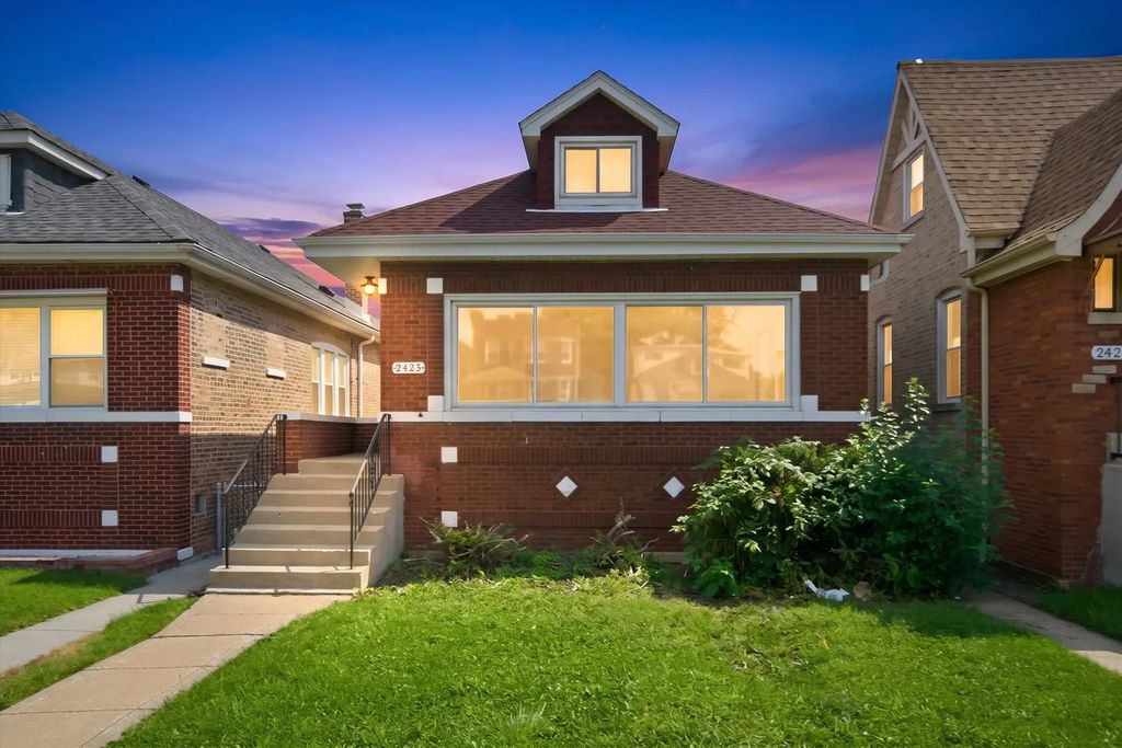 2423 N Newland Avenue, Chicago