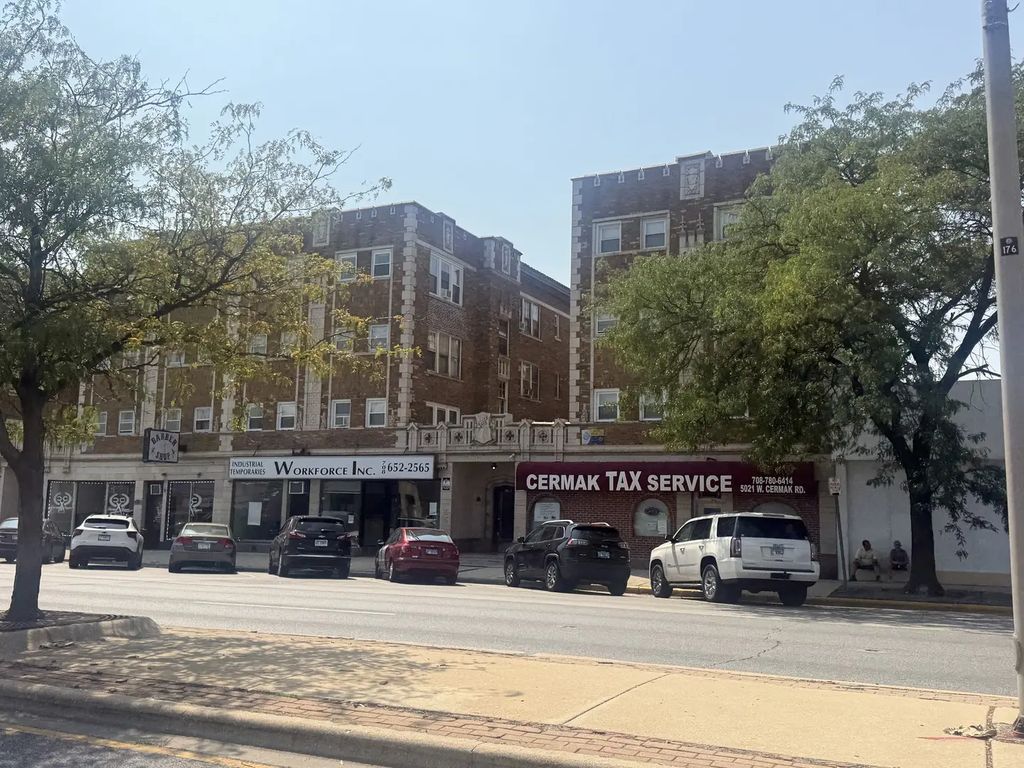 5011 W Cermak Road 15, Cicero