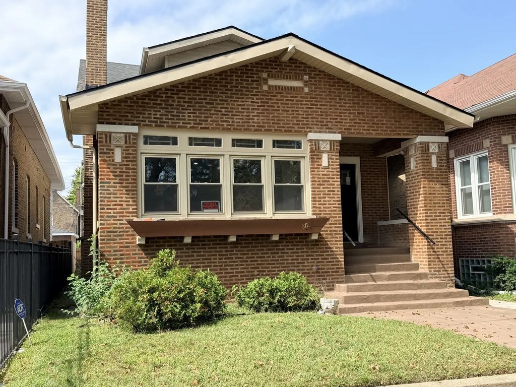 8118 S Saint Lawrence Avenue, Chicago