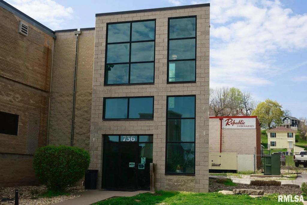736 Federal Street 2203, Davenport