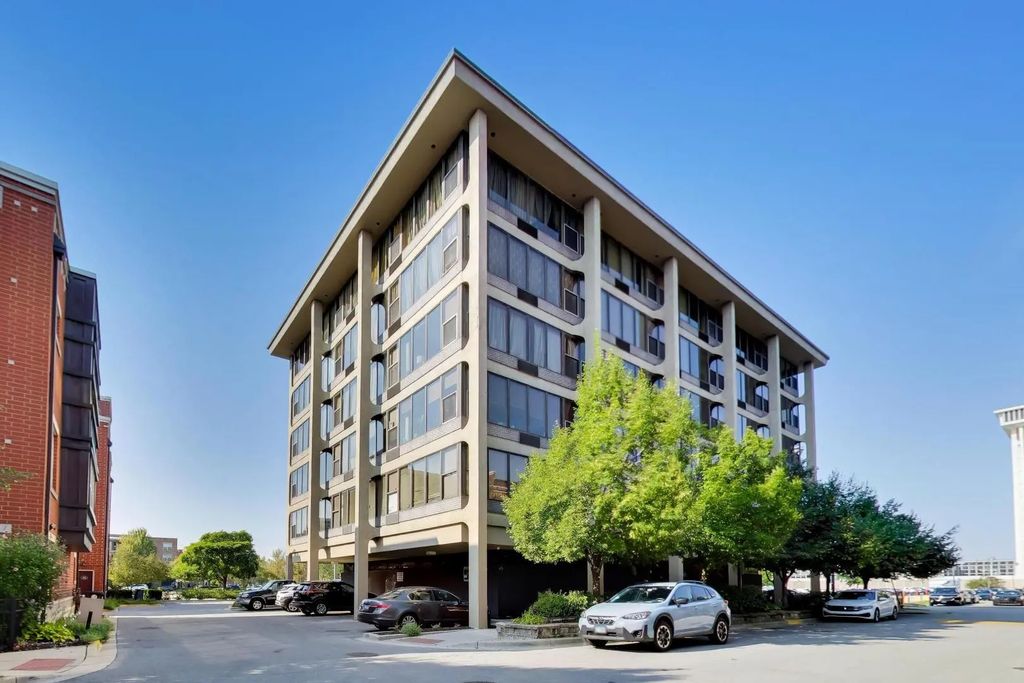 345 E Eastgate Place 302, Chicago