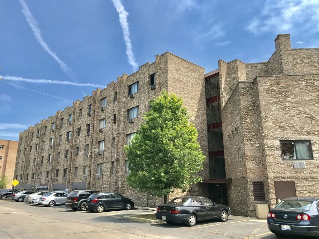 5306 N Cumberland Avenue 401, Chicago