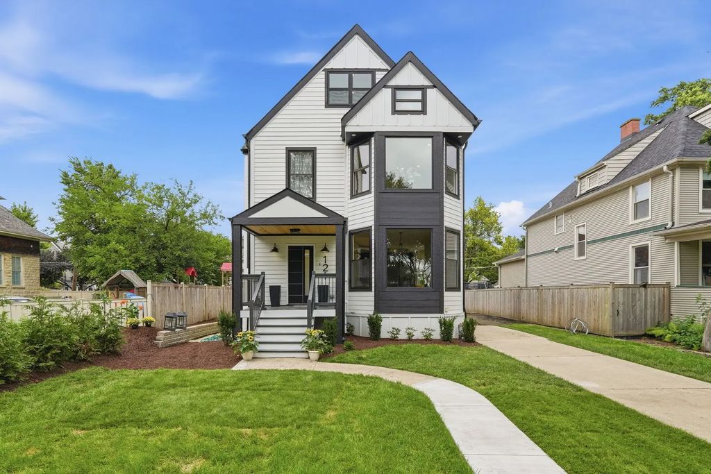 121 N Kensington Avenue, La Grange