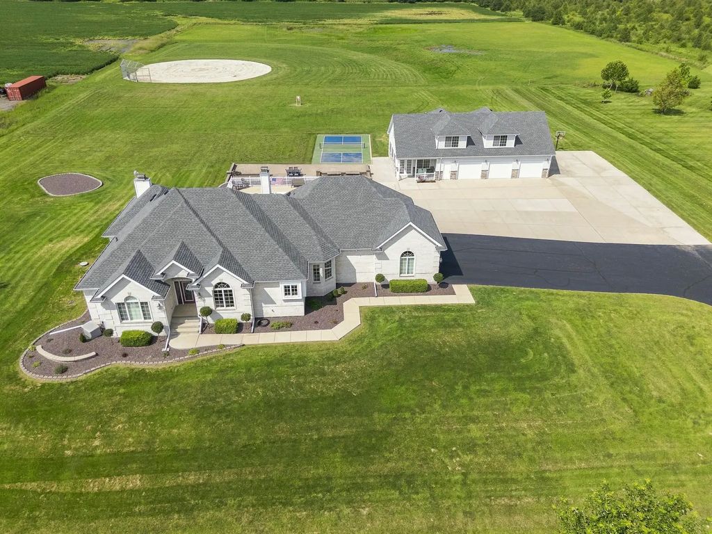 4673 W 3000n Road, Kankakee
