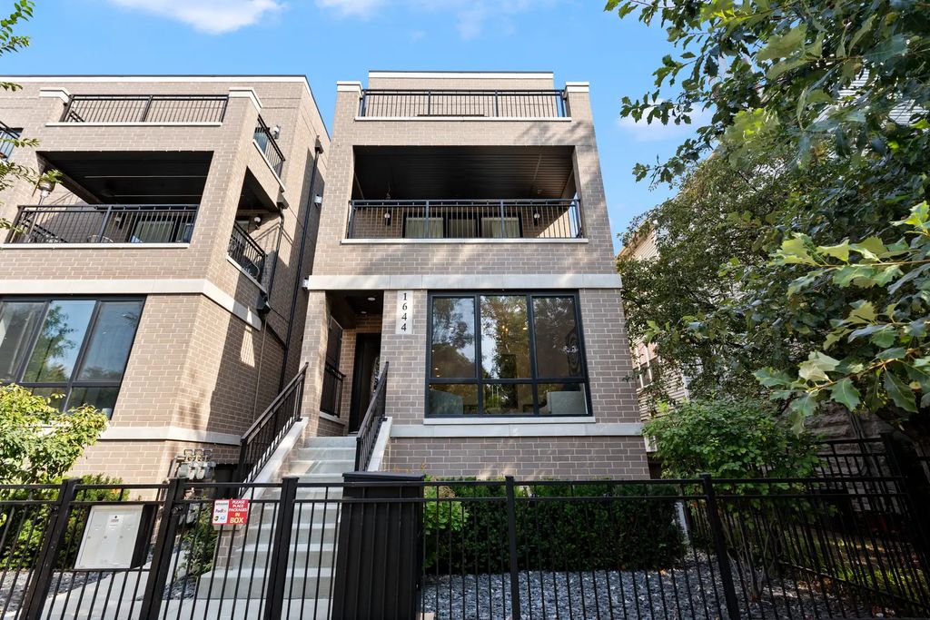 1644 W Diversey Parkway 1, Chicago, 60614