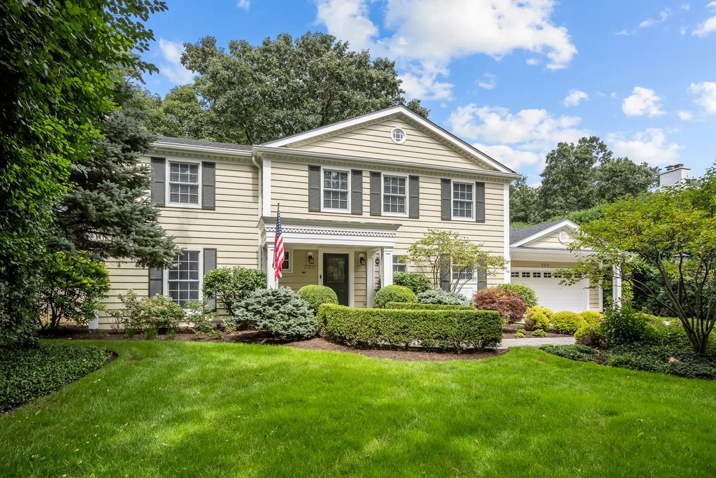 777 Cherokee Road, Lake Forest, 60045