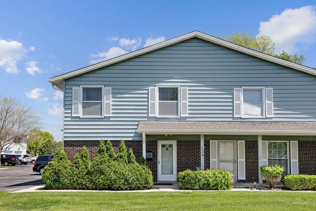784 Leicester Road 784, Elk Grove Village, 60007