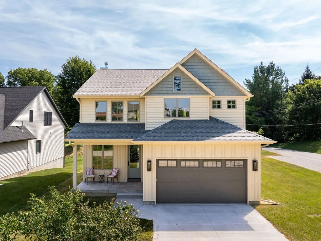 326 Dodge Street, Leclaire