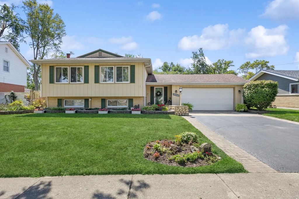 18846 Queens Road, Homewood