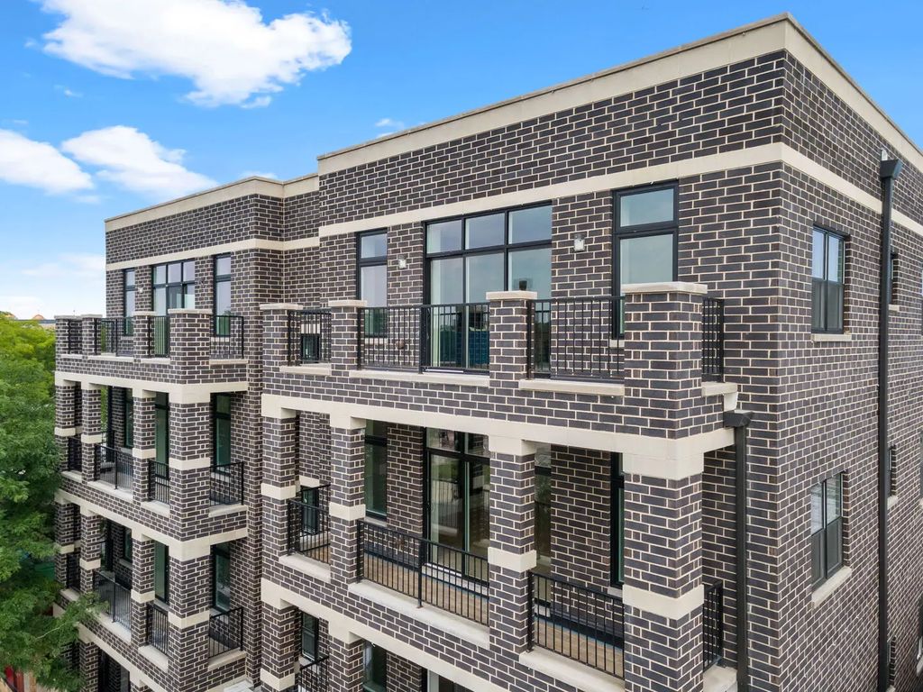 5689 N Lincoln Avenue 4s, Chicago