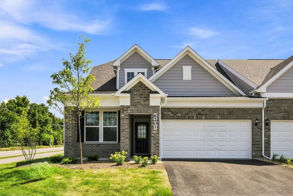 6201 Links Drive 24001, Woodridge