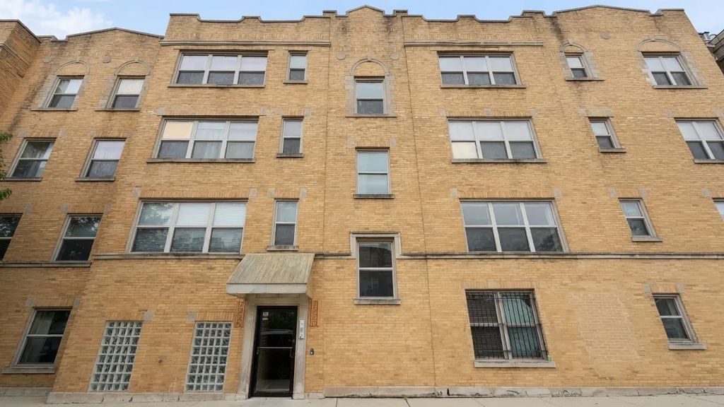 7229 N Rogers Avenue 3, Chicago, 60645