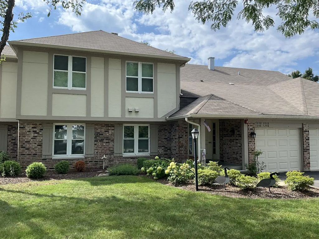 1206 Streamwood Lane, Vernon Hills