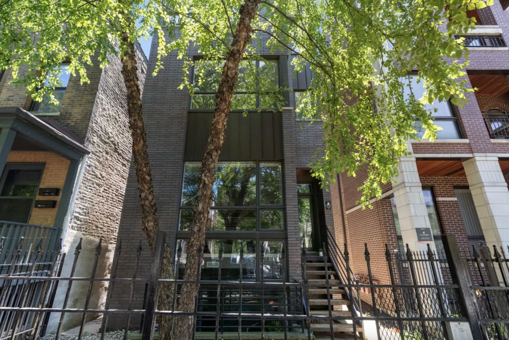1131 W Addison Street 2, Chicago