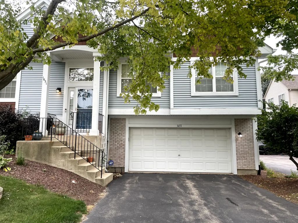 1651 Apple Tree Lane, West Chicago
