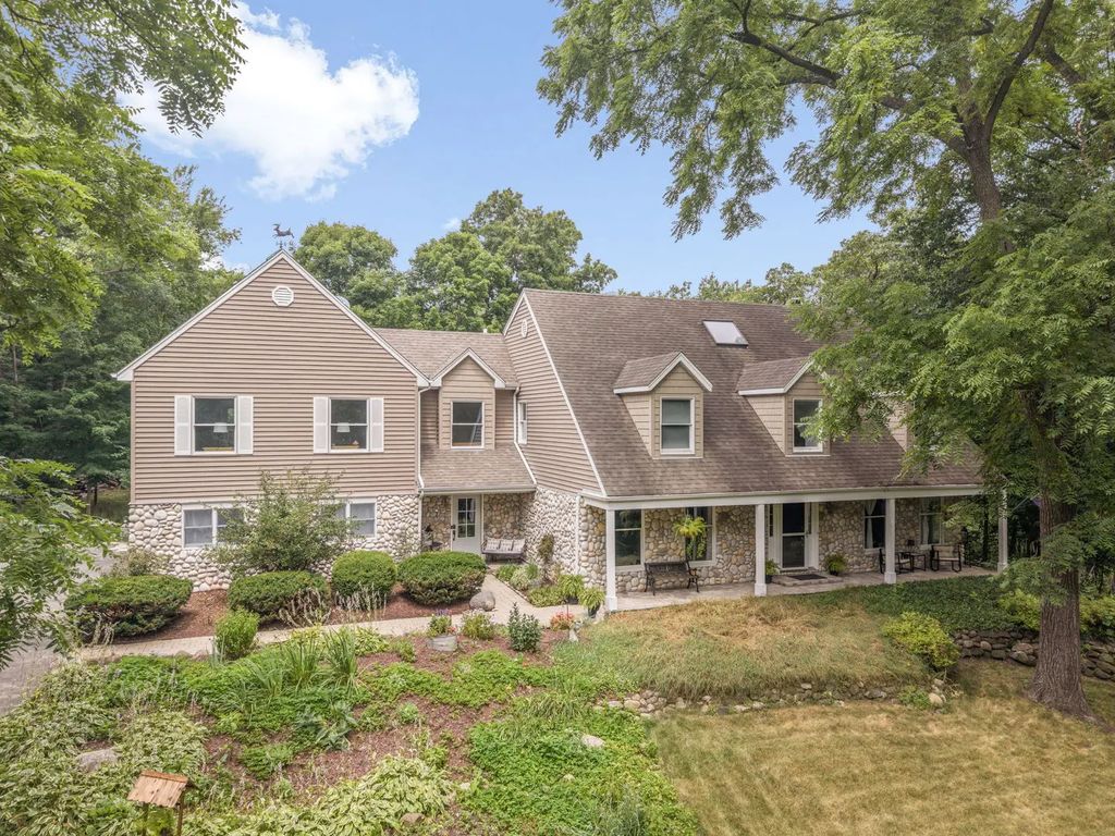 8310 Mason Hill Road, Woodstock