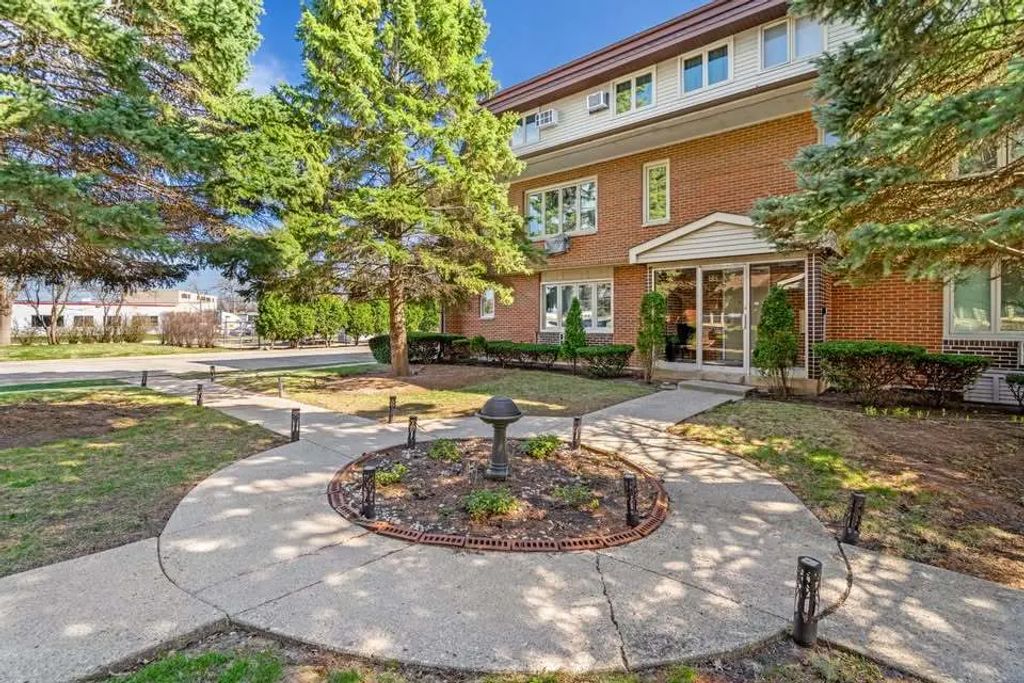 816 W Saint James Street 1e, Arlington Heights