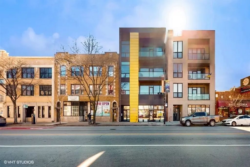 2335 W Chicago Avenue 2r, Chicago