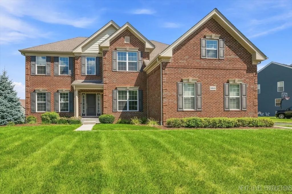 3615 Tournament Drive, Elgin