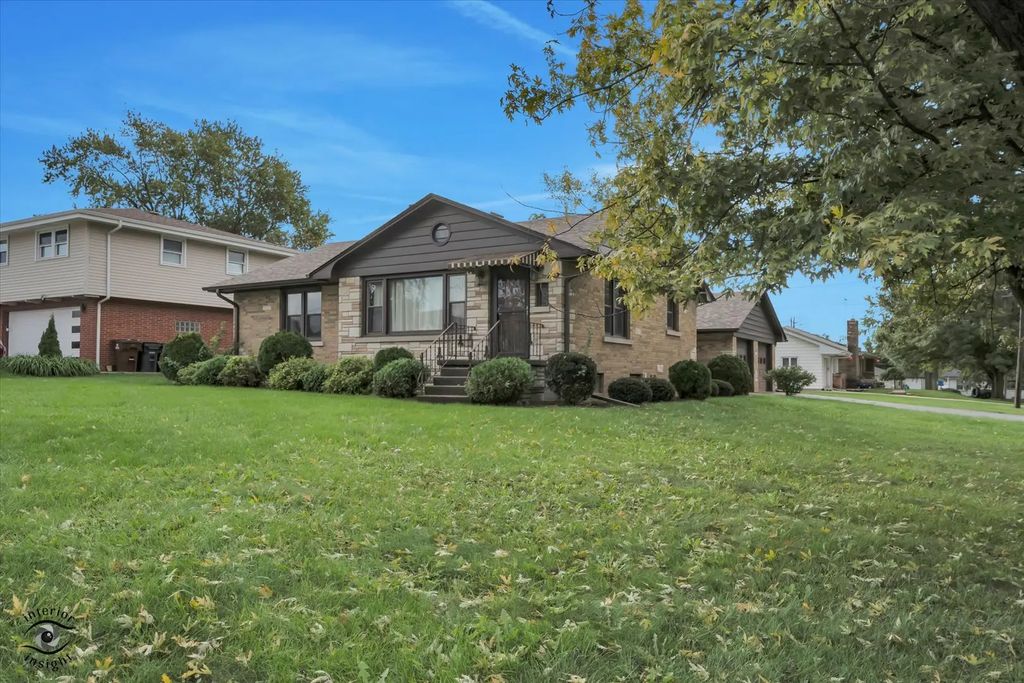 528 Penfield Street, Beecher