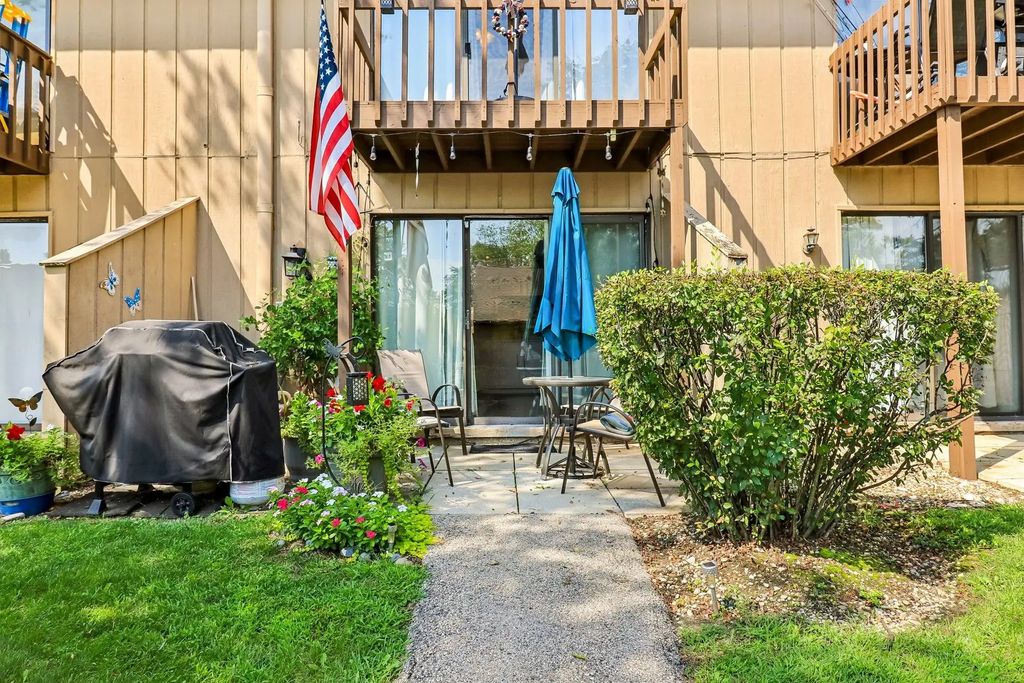 36 Bermuda Colony 2, Fox Lake
