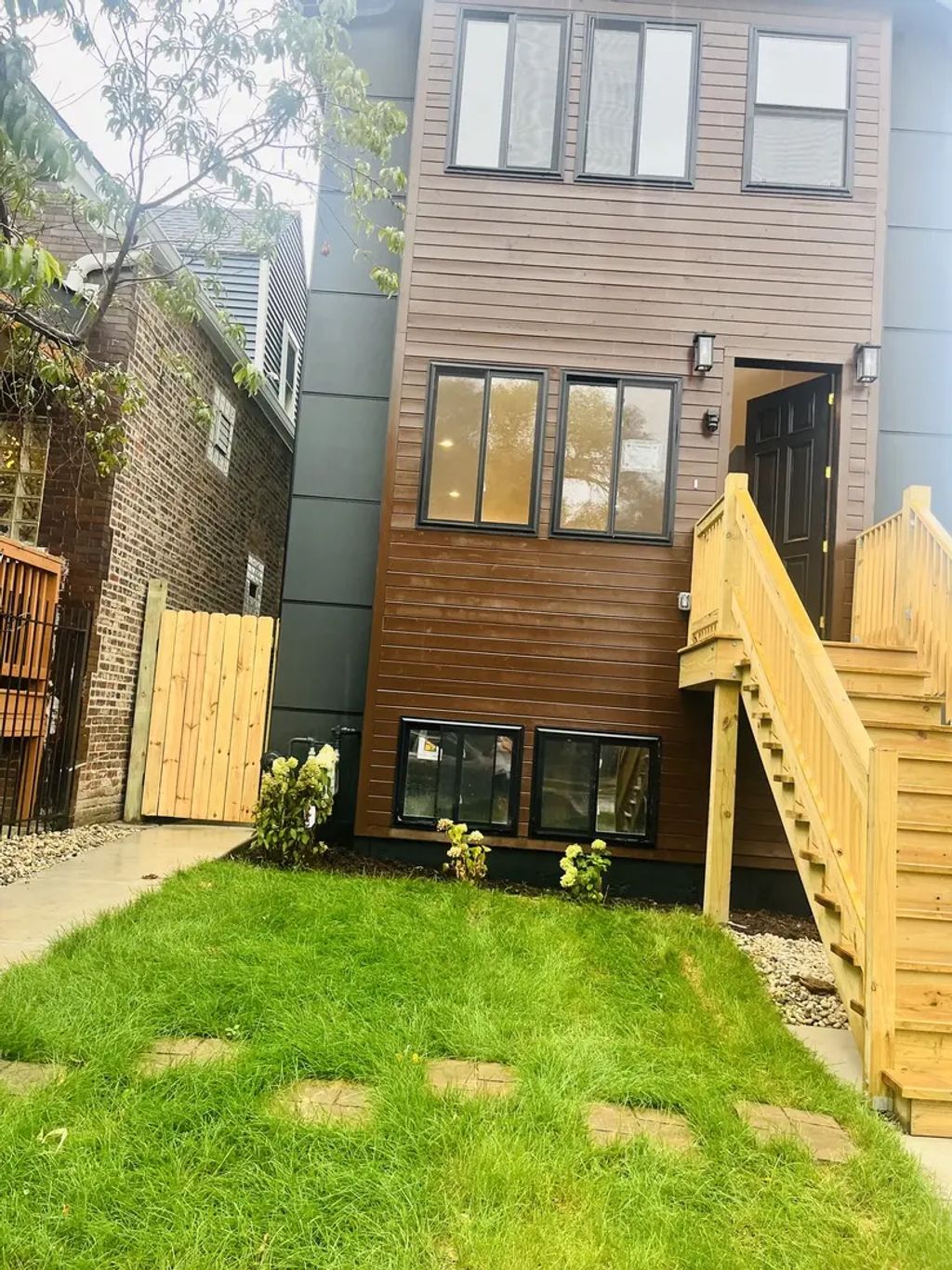 956 N Saint Louis Avenue, Chicago