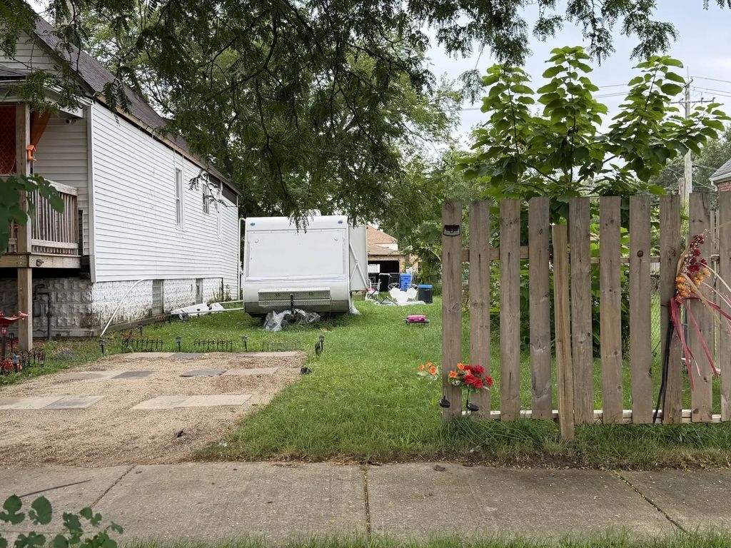 9032 S Greenwood Avenue, Chicago