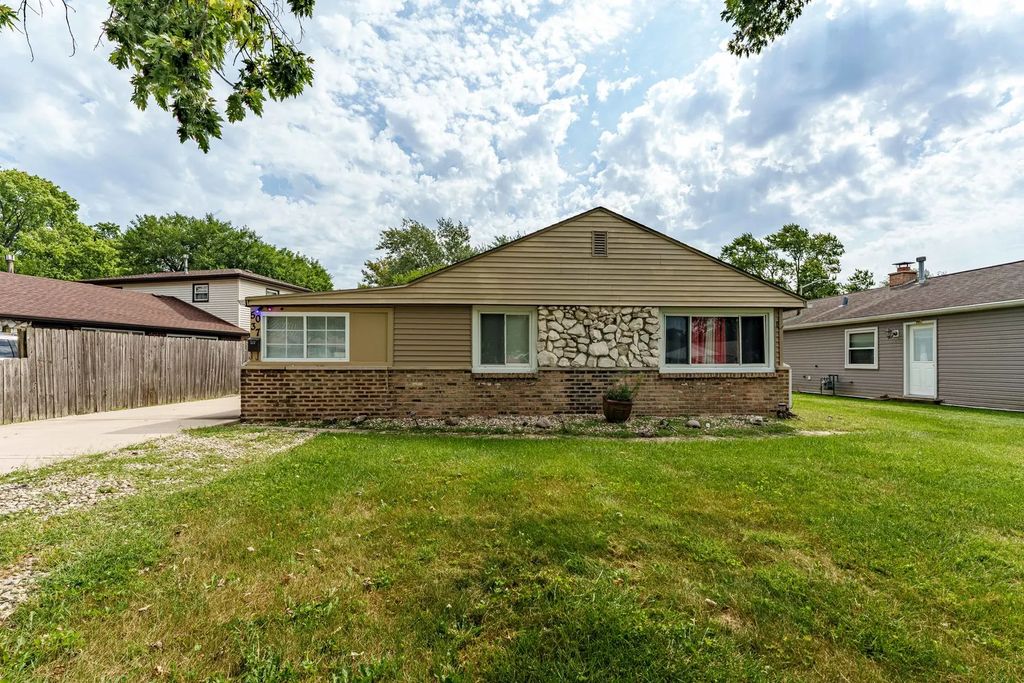 5037 Elm Circle Drive, Oak Lawn