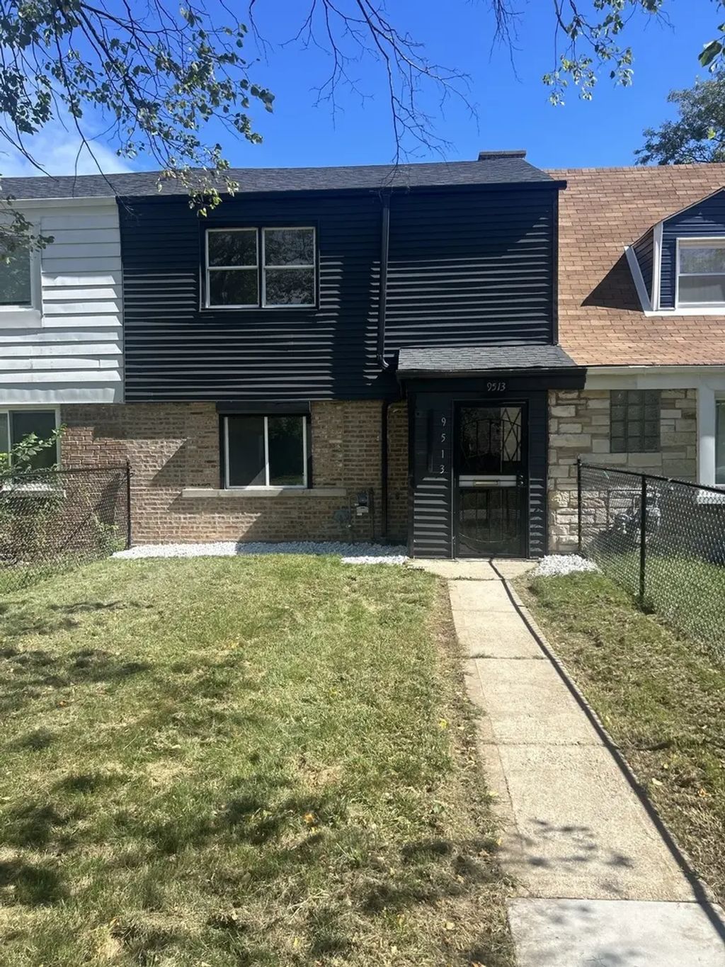 9513 S Merrion Avenue, Chicago