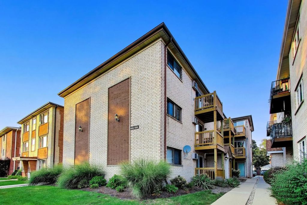 6841 N Northwest Highway 3c, Chicago, 60631
