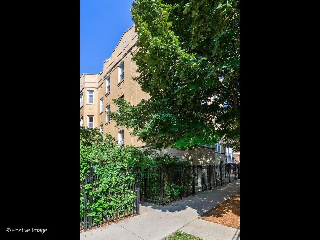 1430 N Maplewood Avenue 201, Chicago