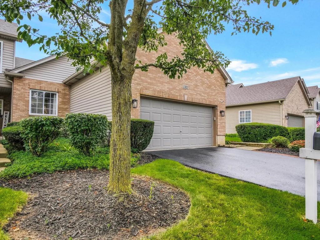 1321 Dancing Bear Lane, Elgin
