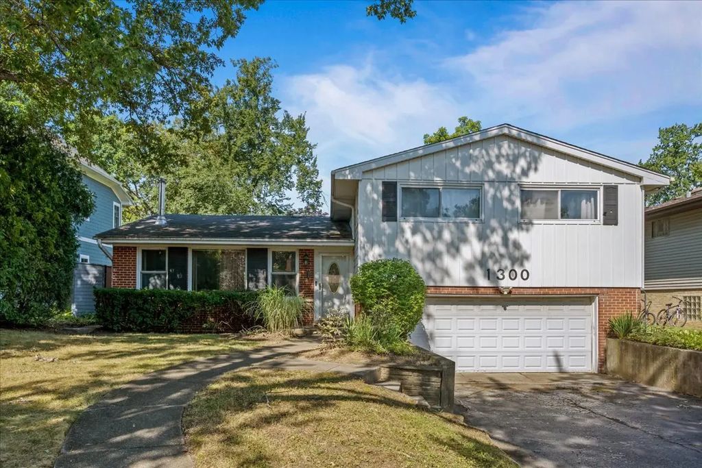1300 Knollwood Road, Deerfield, 60015