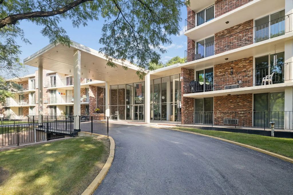 1150 E Jackson Street 2d, Lombard