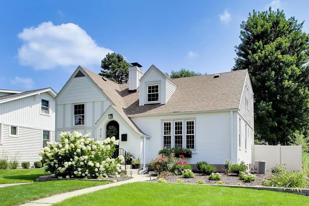 319 N Oaklawn Avenue, Elmhurst