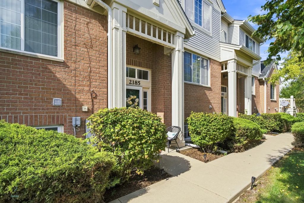 2185 W Concord Lane 2185, Addison