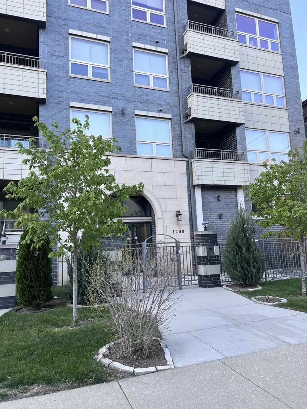 1208 E 64th Street 2a, Chicago
