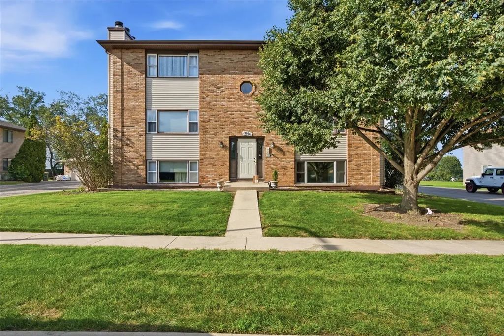 1056 Manchester Court F, South Elgin, 60177