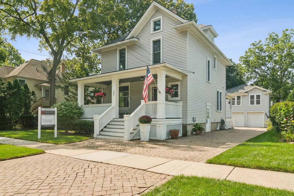 208 N Benton Street, Palatine
