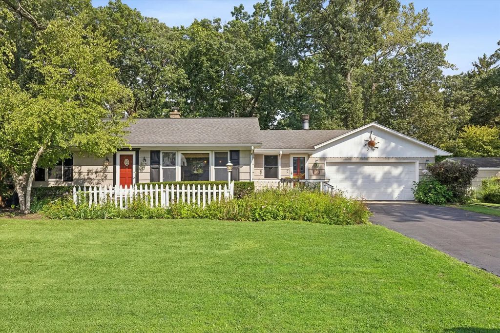309 Forest Knoll Road, Lake Bluff