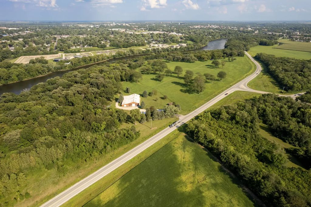 1095 W State Route 113 Route, Kankakee
