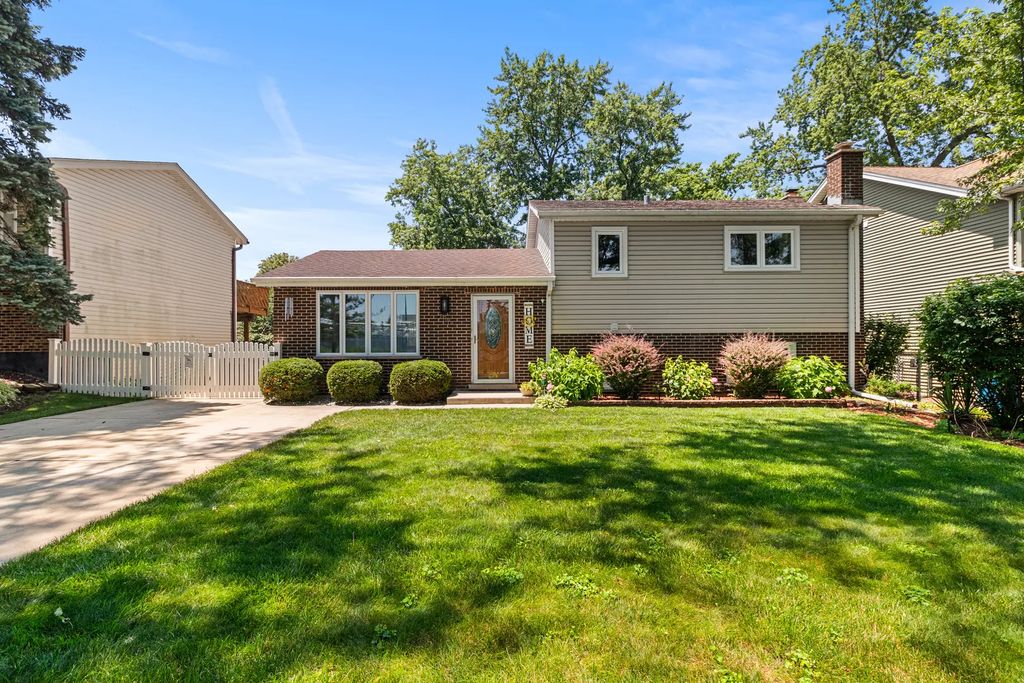 786 N Parker Street, Elmhurst