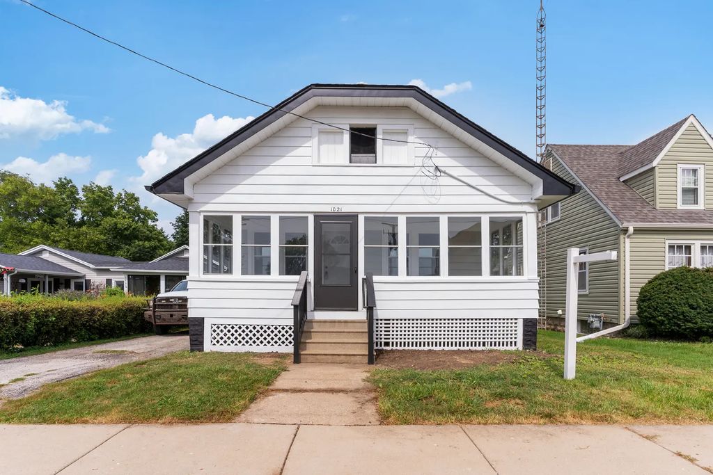 1021 Oliver Avenue, Aurora