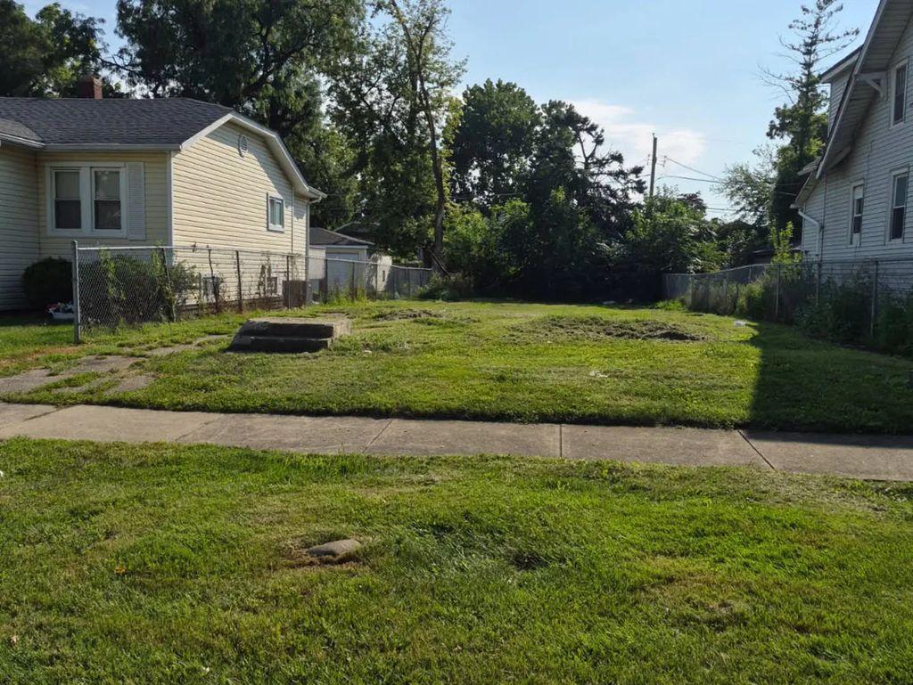 1923 S 18th Avenue, Maywood